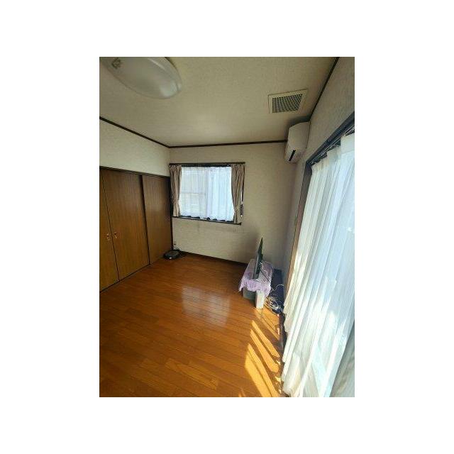 2F洋室です。収納もたっぷり