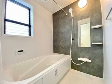 ゆったりとくつろげる1.0坪のユニットバス◎浴室換気乾燥暖房機つき！