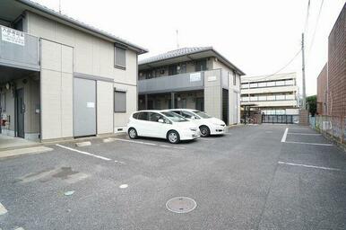 敷地内駐車場もございます。空き状況については株式会社守屋住宅　大宮西口駅前店までお問い合わせ下さい！