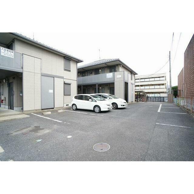 敷地内駐車場もございます。空き状況については株式会社守屋住宅　大宮西口駅前店までお問い合わせ下さい！