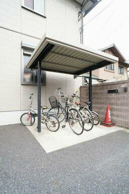 敷地内にご入居者様専用の屋根付き駐輪場もご用意しております。