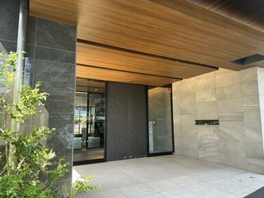 マンション　正面玄関