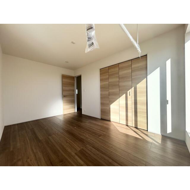 朝日をあびて、体内時計をリセット。清々しい朝の光をあびて、すっきりと目覚める。一日のスタートに大切な