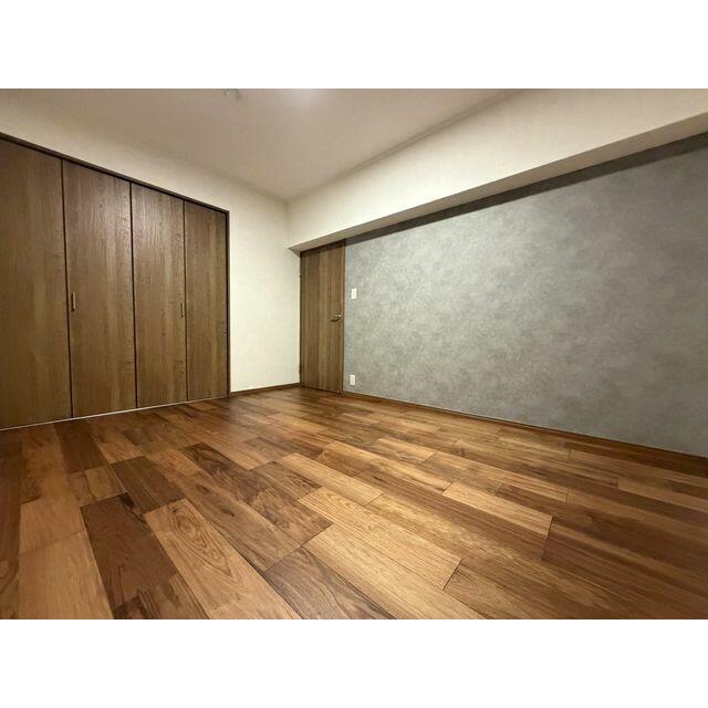 玄関横の洋室は、ベランダに面しておりませんがエアコン設置可能です。
