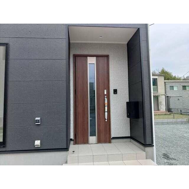 家族の送り迎えはこの玄関で