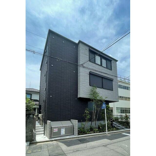 大宮駅から１１分の立地ですが大通りから少し入った住宅街に立地してます。