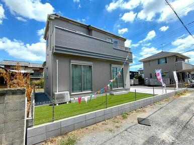 【全体外観】お客様の人生にとって大変大きなお買い物を、安心してご購入して頂けるよう誠心誠意サポート致します。飯田産業ではIDS工法というオリジナルの工法で建築をしています！