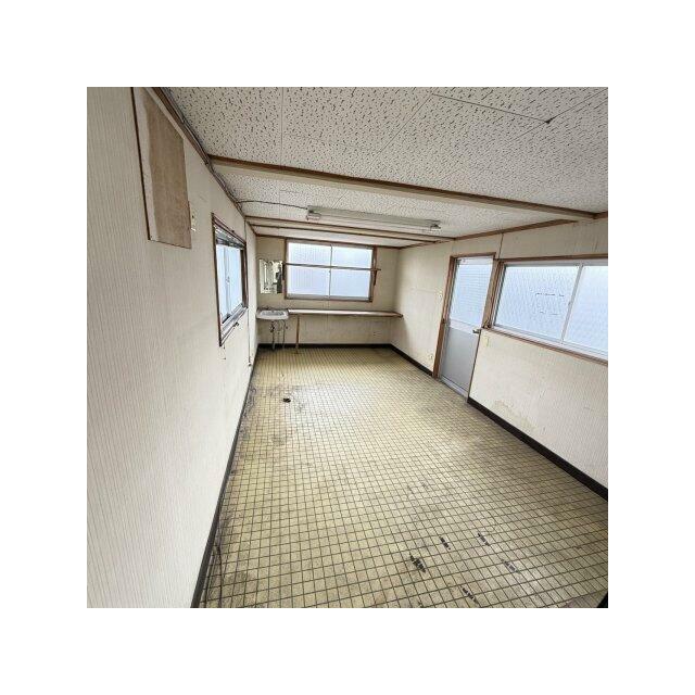 倉庫の2階です