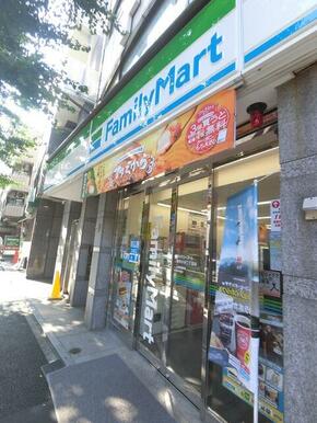 ファミリーマートシンヤ雑司が谷店