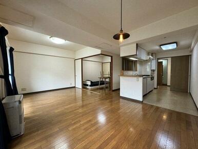 キッチン横にダイニング一式セット可能♪