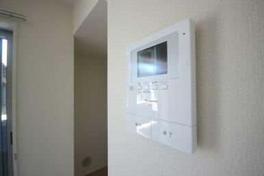 来訪者のお顔を確認できるカラーモニター付きインターホン