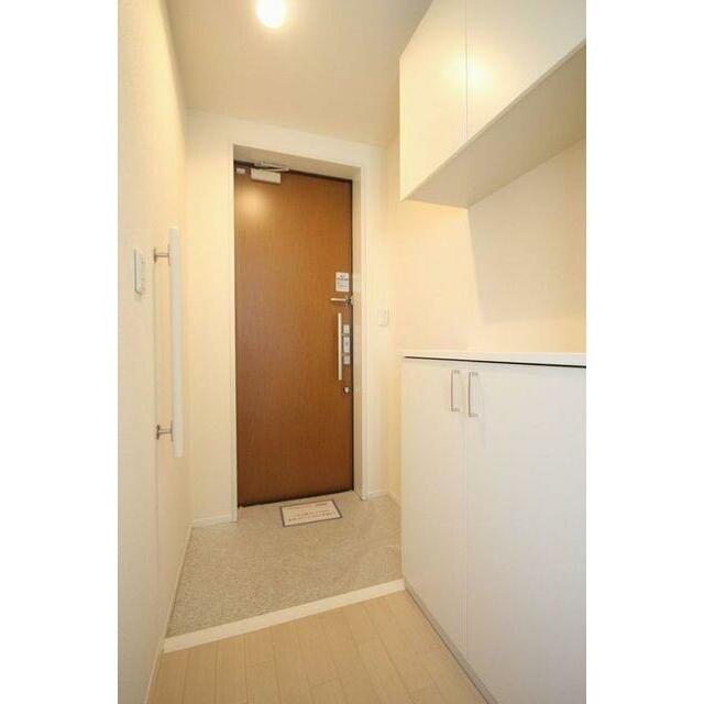 上下セパレートタイプのシューズボックス、ゆとりのある玄関です。