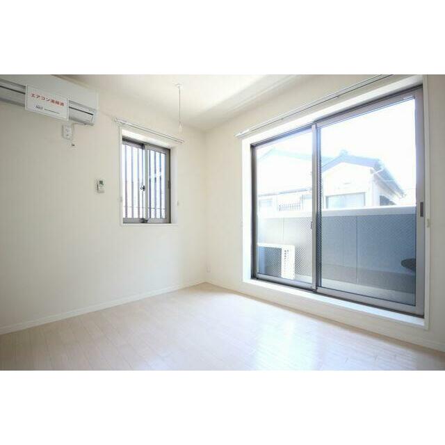 ６．３帖の洋室は２面採光の角部屋です。