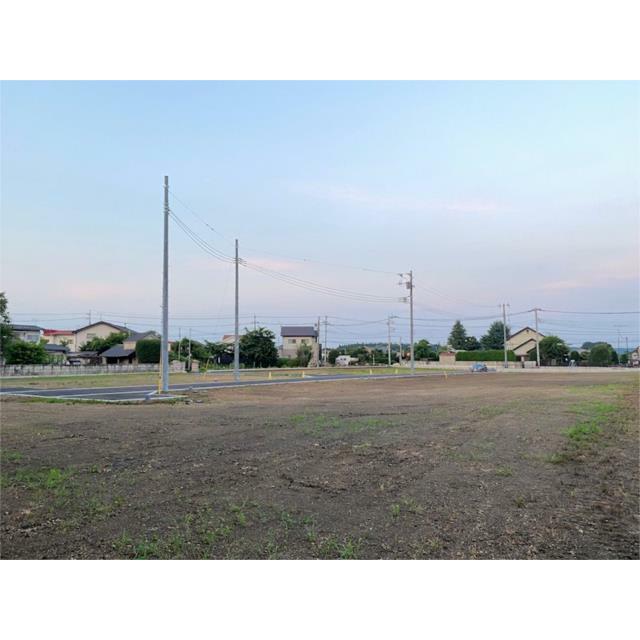 【９号地～１２号地】前面道路の幅は約６ｍあるため、毎日の駐車もスムーズに行えます。
