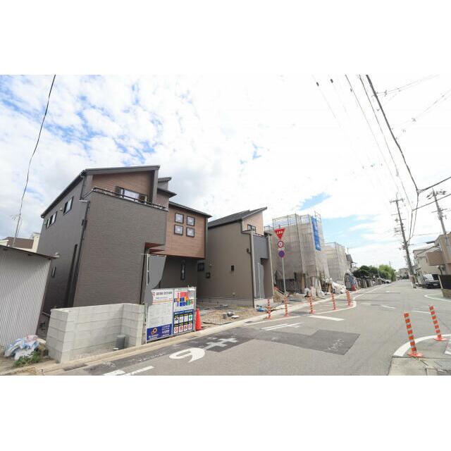 【前面道路含む現地写真】