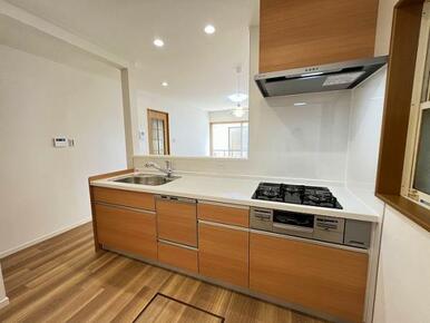 「システムキッチン」新品に取り替えております。