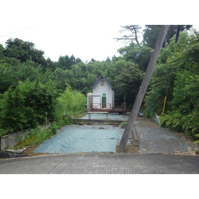 山林に囲まれた自然豊かな土地です。