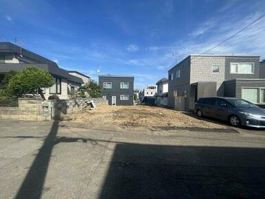 南西側より本物件撮影