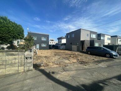 西側より本物件を撮影