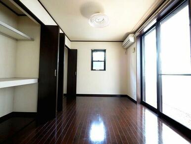 角部屋２面採光の居室