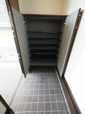 シューズボックス付