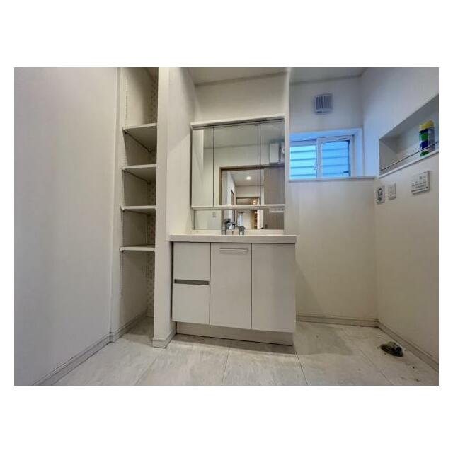 入浴準備や着替えがしやすい、ゆとりある洗面脱衣スペース！