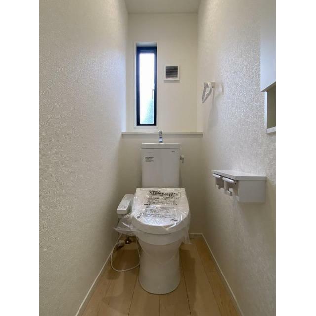 1階・2階両方にトイレがあり、朝忙しい時間や来客時もスムーズ