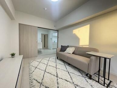 西側洋室_ニトリ家具設置しております（2）