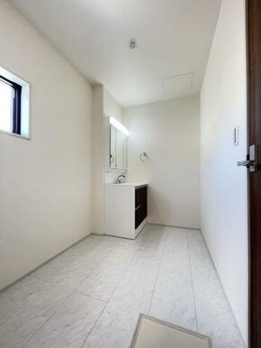 朝の準備・毎日の洗濯・帰宅後のお風呂と大活躍の洗面スペース＾＾