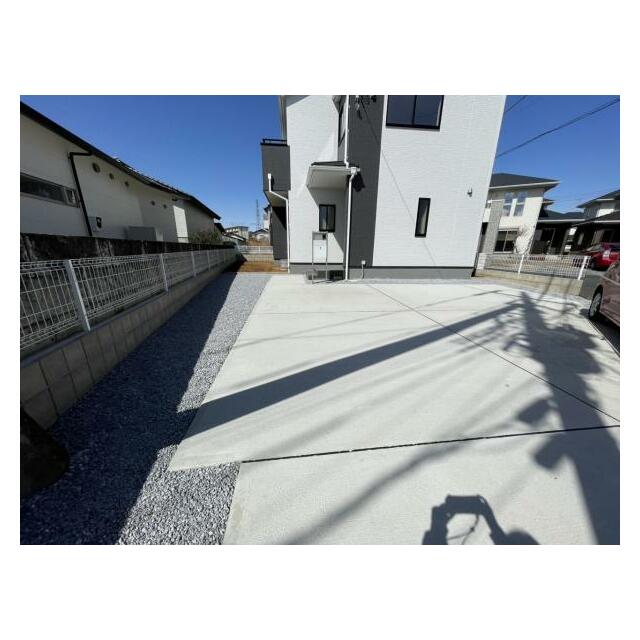 カースペース2台！並列駐車もできます♪