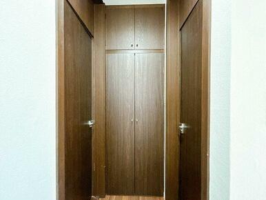 「２階廊下」収納がございます