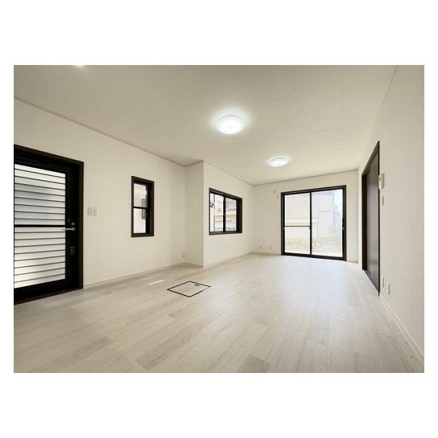 約12.5帖の広々としたLDKです