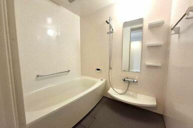 ゆったりと寛げるシステムバス。電気式の浴乾を新調しました。