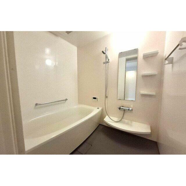 ゆったりと寛げるシステムバス。電気式の浴乾を新調しました。