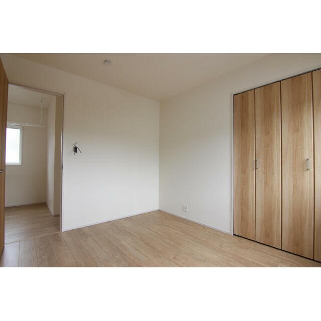 収納付き全居室なのでとても便利な仕様です♪お洋服がたくさんのご家族も安心です☆