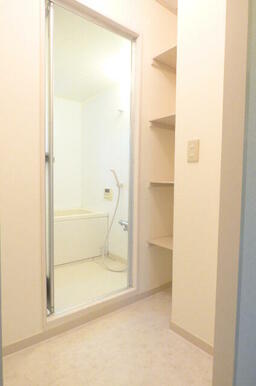 ★脱衣所に棚もついています★