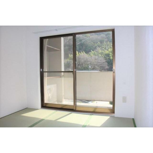 畳の香りがする和室です。
