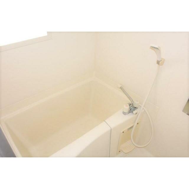 お手入れ簡単ユニットバスです。