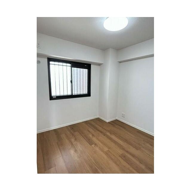 「洋室」約5帖の洋室です。