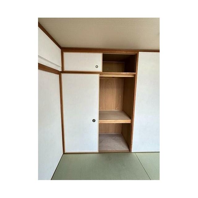 「和室」和室にも収納ございます。