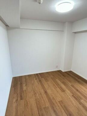 「洋室」約6.1帖の洋室です。