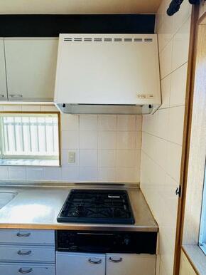 「キッチン」コンロ、レンジフードクリーニング済みです。