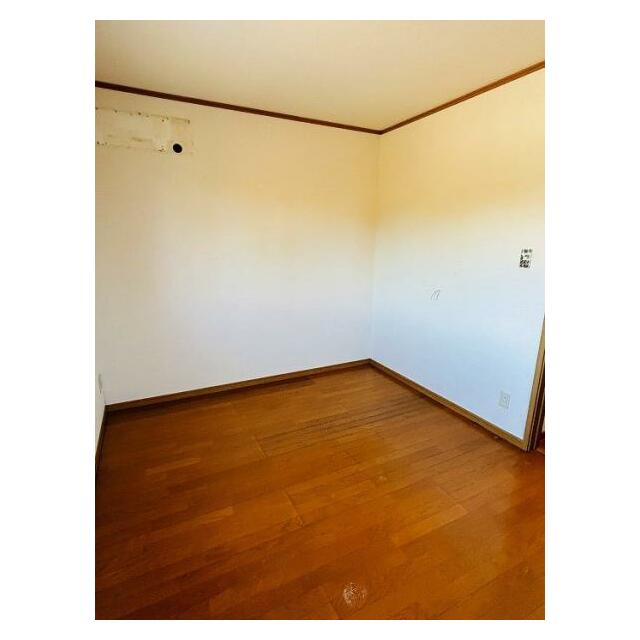 「洋室」2階北側約6帖洋室の様子です。