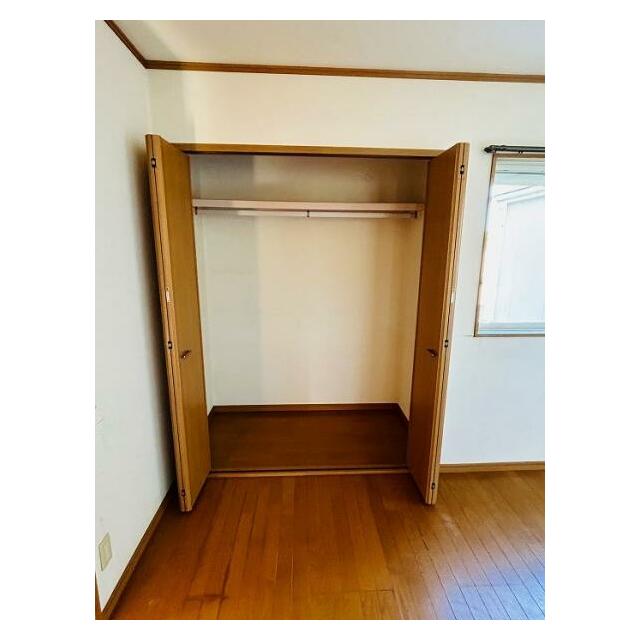 「洋室」東側約6帖洋室の収納スペースです。