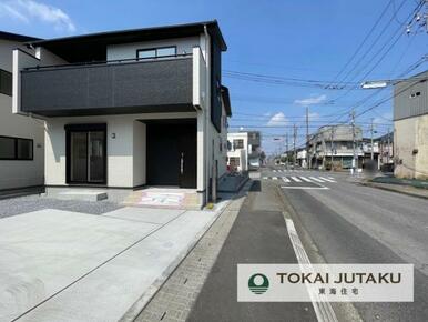 北側約8.1M幅員、東側約9.7Mの公道角地。車の出し入れもスムーズに行えますね＾＾