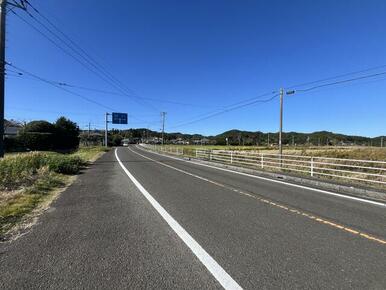 飛び地は大通りに面しており、大きい車でも通行がしやすいです。