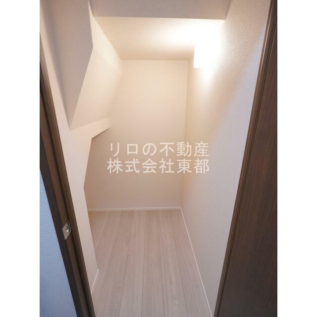 玄関にも収納が設置されているので使いやすい♪