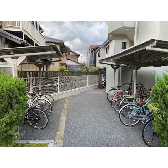 自転車置き場（1）
