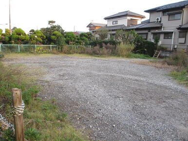 現状は駐車場です。