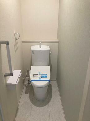 気遣いの嬉しい手すりのついたトイレです（2号棟）